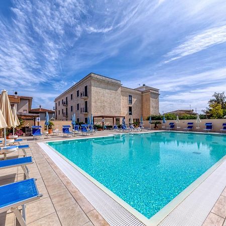 Hotel Le Torri Arborea Exterior photo