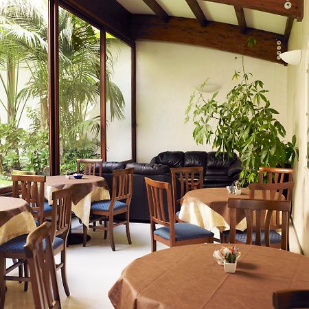 Hotel Le Torri Arborea Exterior photo