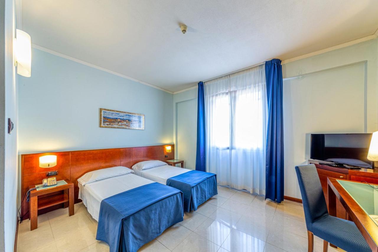 Hotel Le Torri Arborea Exterior photo