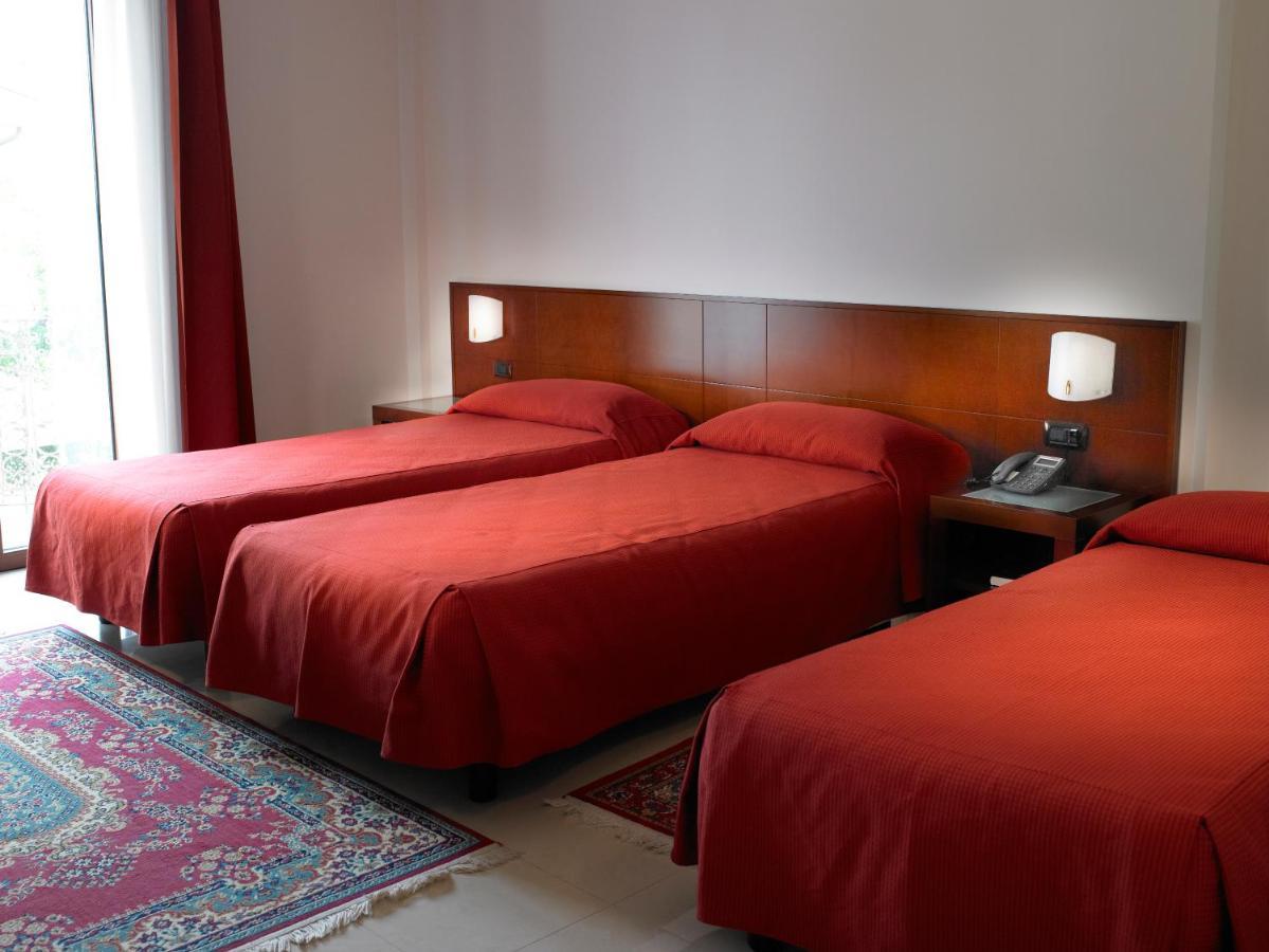 Hotel Le Torri Arborea Exterior photo