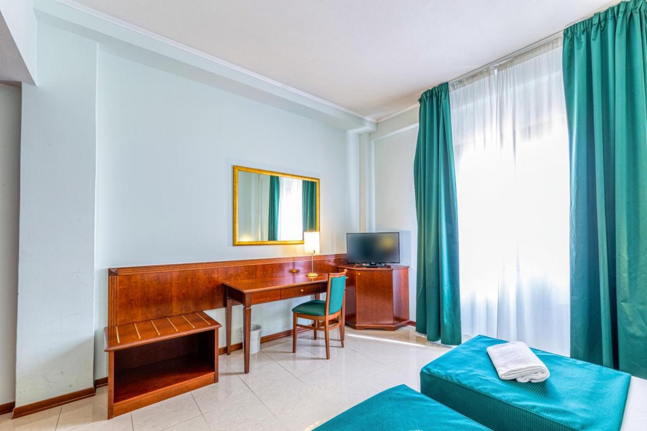 Hotel Le Torri Arborea Exterior photo