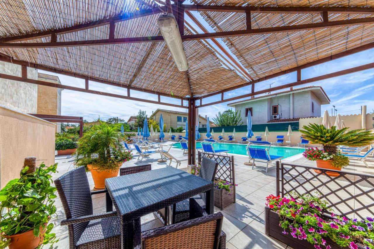 Hotel Le Torri Arborea Exterior photo