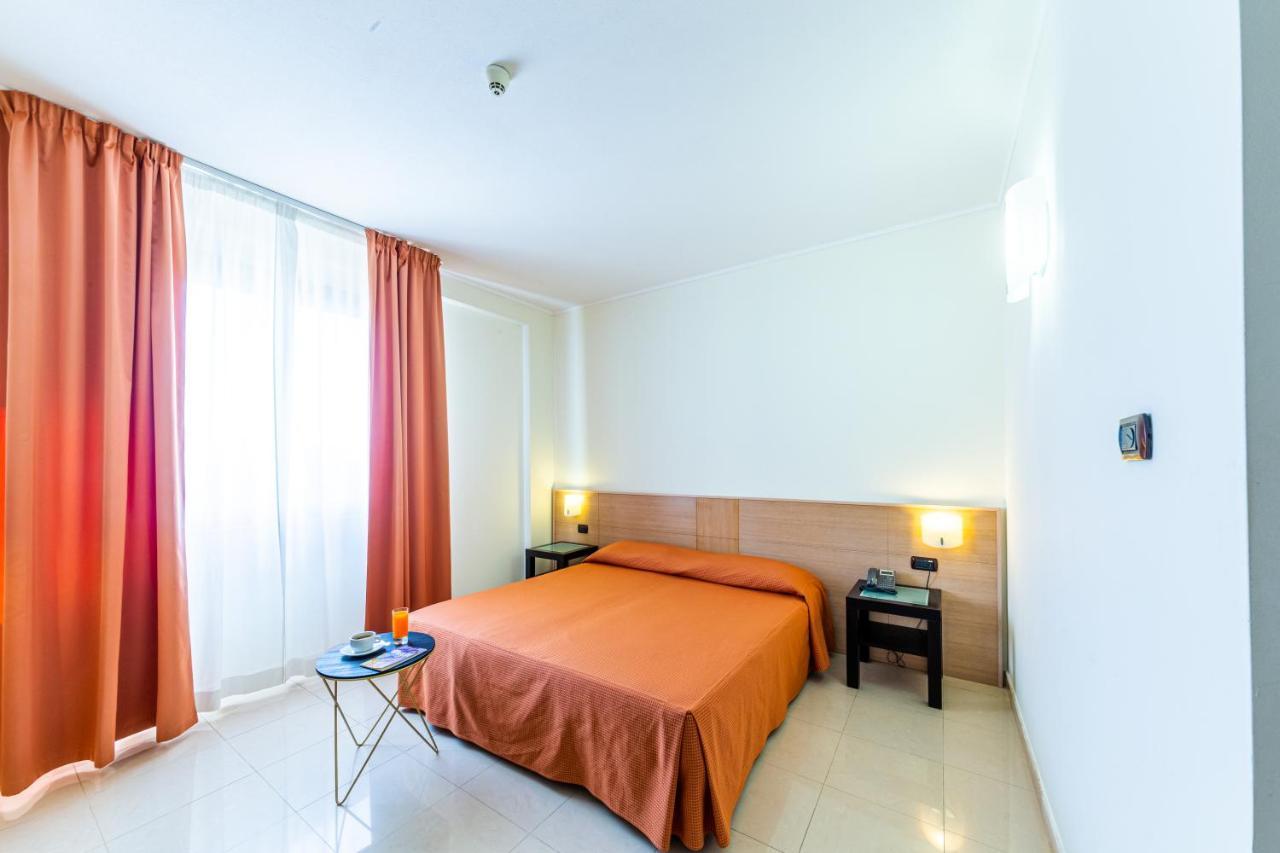 Hotel Le Torri Arborea Exterior photo