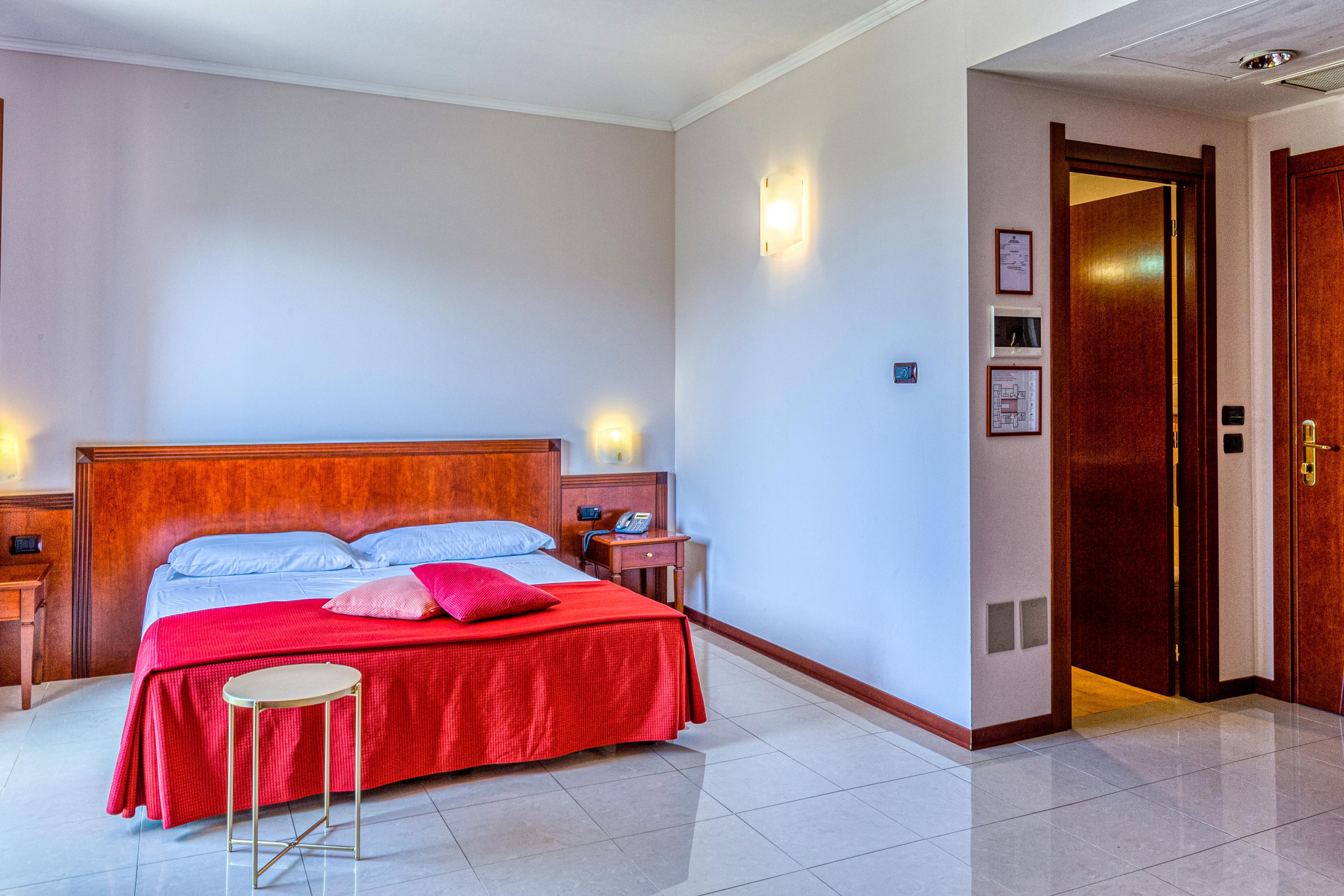 Hotel Le Torri Arborea Exterior photo