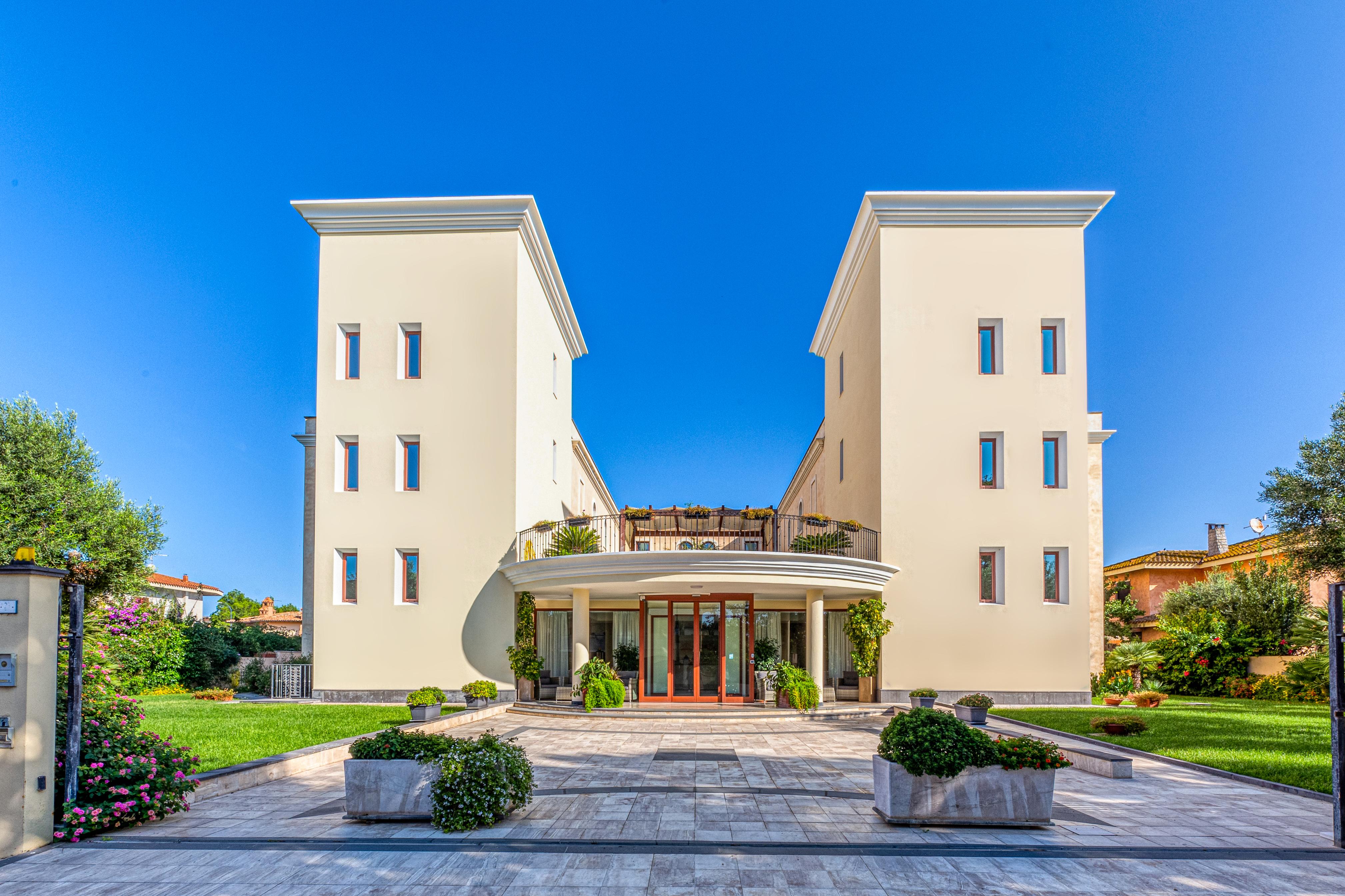 Hotel Le Torri Arborea Exterior photo