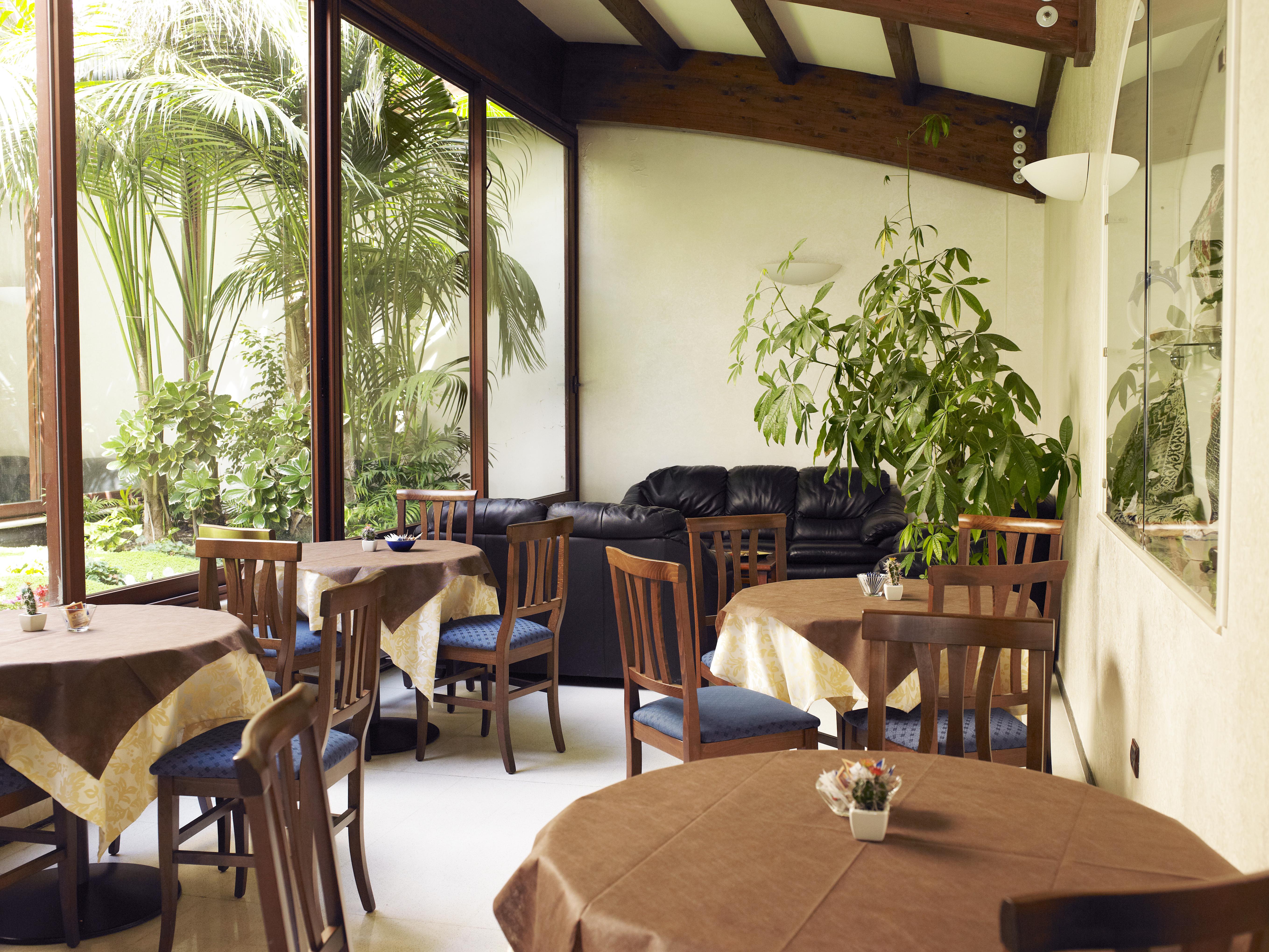 Hotel Le Torri Arborea Exterior photo