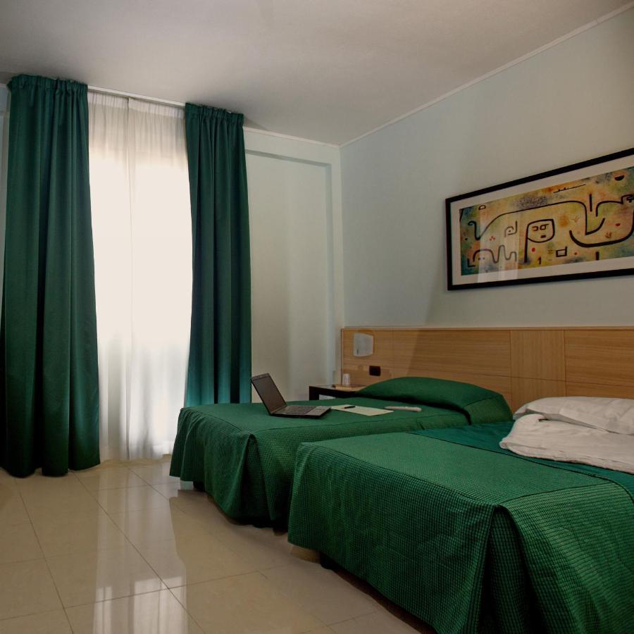 Hotel Le Torri Arborea Exterior photo